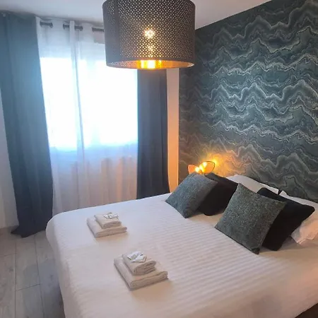 Mermoz - Elegant Avec Balcon, Clim Et Garage Apartment